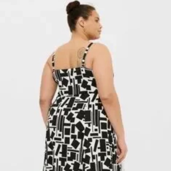 Torrid Black & White Abstract Pattern Maxi Dress Torrid Size 2 - Picture 1 of 7
